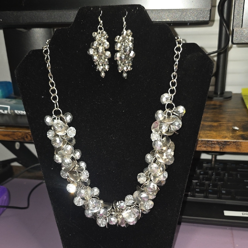 Elegant Silver Necklace and Earring Set